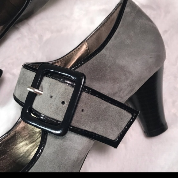 Naturalizer Gray Suede Heel. - Picture 4 of 5